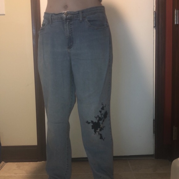 Baggy Mom Jeans - Picture 1 of 3